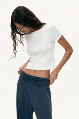 Pantalón globo negro de punto de viscosa, con cintura elástica ancha fruncida y piernas anchas con elástico revestido en los tobillos.