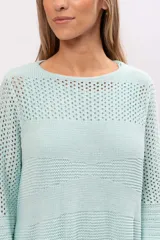 Vestido corto tejido con diferentes puntos, color celeste, mangas oxford y forro interior desmontable.