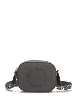 Bandolera Hush Puppies de color gris, con diseño estructurado de formato rectangular redondeado, cierre superior y correa ajustable. Presenta perforaciones en la parte frontal formando un círculo con texto de la marca.