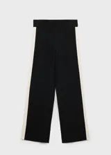 Pantalon de punto fino con diseño recto y tiro medio. Presenta una banda lateral en contraste y cintura con elástico.