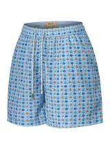 Short de baño celeste con estampado de peces, estrellas de mar y algas en tonos naranja y azul. Cuenta con cintura elástica, cordón ajustable y bolsillos laterales.