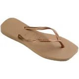 Ojotas Havaianas modelo Slim Square con puntera cuadrada, diseño minimalista en color negro con tiras finas y logo metálico aplicado.