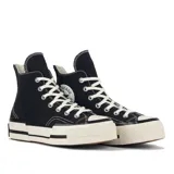 Championes Converse Chuck 70 Plus, de caña alta, color negro con detalles en blanco.
