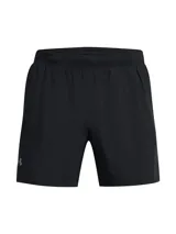 Short deportivo Under Armour modelo Launch de 5 pulgadas, color negro, con logo reflectante en la pierna derecha. Cuenta con forro interior de malla, paneles laterales transpirables, cintura elástica con cordón interno y bolsillos laterales.