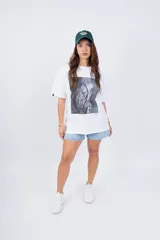 Remerón negro con estampado fotográfico en blanco y negro de Beyoncé con sombrero de cowboy.