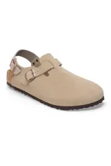 Sandalia Birkenstock Tokio Leve color taupe, con capellada cerrada, tira ajustable en el tobillo y plantilla anatómica de corcho y látex.