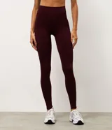 Legging deportiva Get Over de tiro alto, confeccionada en poliamida seamless con diseño ajustado al cuerpo y acabado liso.