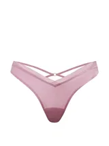 Tanga de tiro bajo color rosado, con diseño en V al frente, corte de pierna alto y detalles de malla transparente.