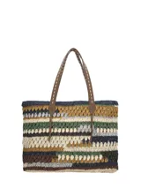 Cartera tipo tote de tejido artesanal multicolor con franjas horizontales en tonos beige, verde, azul y marrón, con asas de hombro de cuero sintético marrón.