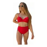Conjunto de bikini amarillo liso de tiro medio, compuesto por un corpiño con aro y tirantes regulables, y una bombacha tipo culotte de cobertura media.
