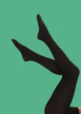 Medias cancan opacas de 80 deniers, color negro, sin demarcación y con puntera reforzada.