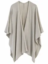 Ruana beige de diseño abierto y caída fluida, con mangas amplias y dobladillos con costura.