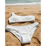 Conjunto de bikini texturado color tostado, compuesto por un top de un solo hombro y bombacha vedetina tiro medio.