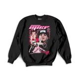 Buzo de cuello redondo y manga larga en color negro, con estampado gráfico frontal estilo vintage que incluye fotografías de la artista Young Miko, tipografía en tonos rosados y elementos decorativos como corazones y flores.