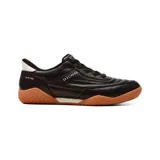 Championes Skechers modelo Slip-Ins Zinger Evo Off The Pitch, de color negro con suela de goma color tostado. Presenta parte superior de piel sintética, cordones elásticos fijos y detalles en blanco con el nombre de la marca en el lateral.