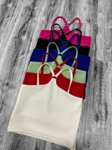 Top de crepe y lurex con aro metálico en el centro y tirantes finos.