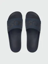 Sandalias tipo ojota de la marca Boss, color marrón oscuro, con diseño de banda ancha que presenta el logo de la marca en relieve.