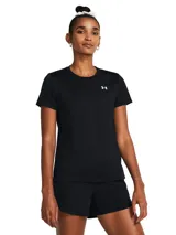 Remera deportiva Under Armour de manga corta, confeccionada en tejido técnico UA Tech™ de secado rápido y tacto suave. Presenta un diseño liso con cuello redondo y el logo de la marca estampado en el pecho.