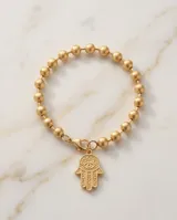 Pulsera de acero italiano con baño de oro, compuesta por una cadena de eslabones de bolitas y un dije colgante en forma de mano de Hamsa.