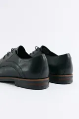Zapato de vestir Freeway modelo Murphy, color marrón, con cordones y suela de goma oscura.