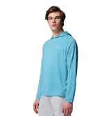 Remera de manga larga con capucha de la línea PFG de Columbia, color azul. Confeccionada con tecnología Omni-Shade para protección solar UPF 50 y tecnología Omni-Wick para absorción de humedad y secado rápido. Presenta un diseño ligero, transpirable y con logo de la marca en el pecho.