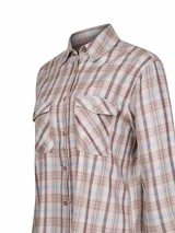 Camisa de manga larga para mujer con cuello camisero, botones frontales y dos bolsillos de parche en el pecho. El tejido presenta un estampado a cuadros en tonos beige, marrón, azul claro y rojizo.