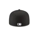 Gorra New Era 59FIFTY cerrada, color negro con logo de los Dodgers de Los Ángeles bordado en blanco.