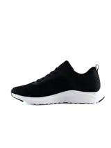 Championes Umbro modelo Volten para hombre, de color negro con suela blanca y el logo de la marca en el lateral.