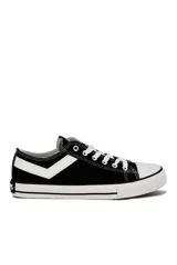 Championes deportivos Pony modelo GM 877 de lona blanca, con cordones y suela de goma con líneas decorativas en rojo y negro.