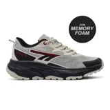 Championes deportivos Hi-Tec modelo Cris, con diseño de suela robusta y tecnología Memory Foam. Presentan una combinación de colores beige, negro y detalles en bordó, con cordones al tono y refuerzos en la puntera y el talón.