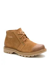 Bota Caterpillar Grader Chukka de gamuza color marrón, con cordones, suela dentada de goma y detalles de la marca en la lengüeta y el lateral.