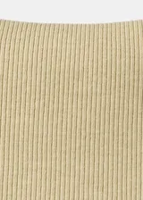 Vestido midi color tostado, con cuerpo superior de punto sin mangas con cuello alto y falda larga de tejido plano con vuelo.