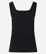 Musculosa negra con escote cuadrado, breteles anchos y abotonadura frontal.