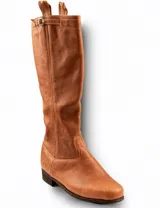 Bota de cuero color marrón, de caña alta, con suela de goma y hebilla decorativa en la parte superior.