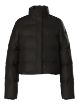 Campera puffer corta de manga larga con cuello alto, cierre frontal oculto y diseño acolchado.