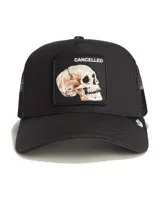 Gorra trucker Goorin Bros color negro de 5 paneles, con frente estructurado y malla trasera. Cuenta con un parche frontal bordado con una calavera y la palabra "Cancelled", visera curva y cierre snapback ajustable.
