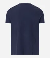 Remera masculina de manga corta y cuello redondo, confeccionada en tejido rib con textura atercipelada y acabado acanalado.