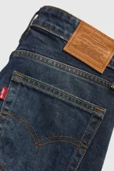 Jeans de tiro alto con corte acampanado, confeccionados en denim azul oscuro con efecto de lavado localizado. Presentan cierre de cremallera y botón, con bolsillos laterales y traseros.