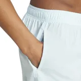 Short de baño Adidas color celeste con logo de la marca en la pierna derecha.