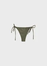 Braga de bikini verde militar, estilo brasileña, con diseño de triángulo, forro interior y cierre de lazos laterales.