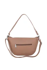 Cartera bandolera Oreiro de cuero sintético negro, con cierre superior, bolsillo frontal con cierre y tirador de cordón estampado. Presenta detalle de aplique de labios y logo impreso en la parte frontal, además de asa ajustable.