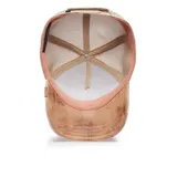 Gorra trucker color beige con estampado abstracto y parche bordado con la imagen de un caballo y la palabra "Stallion".