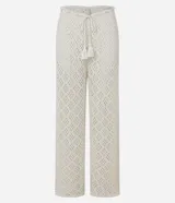 Pantalón de playa tejido al crochet color blanco, con cintura elastizada con lazo y borlas.