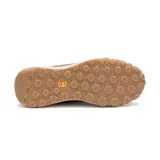 Championes Caterpillar modelo Hex Ready T-Toe para hombre, en tonos marrón, tostado y beige, con cordones blancos. Combinan cuero, gamuza y paneles textiles, con suela robusta y el logo de la marca en el lateral.