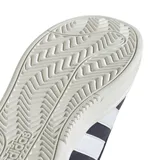 Championes Adidas Grand Court Alpha azul marino con las tres tiras blancas y suela color hueso.