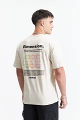 Remera negra de algodón con cuello redondo y estampado frontal con el logo de la marca Mistral y texto en blanco.