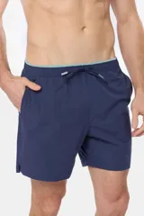 Short de baño azul marino liso con spandex, cintura elástica con cordón regulable, dos bolsillos laterales y suspensor de malla fina.