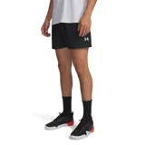 Short deportivo Under Armour Tech Woven de 5 pulgadas, color negro, con cintura elástica y logo de la marca estampado en blanco en la pierna izquierda.