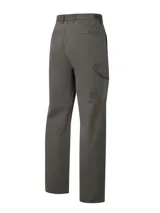 Pantalón cargo de hombre marca RKF, color gris oscuro, de corte moderno y confeccionado en mezcla de algodón y elastano. Cuenta con múltiples bolsillos funcionales, incluyendo amplios compartimentos laterales, y cierre frontal con botón y cremallera.