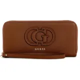 Billetera Guess modelo Isola color marrón, con textura granulada, cierre perimetral y correa de muñeca extraíble. Presenta el logo de la marca en relieve en la parte frontal.